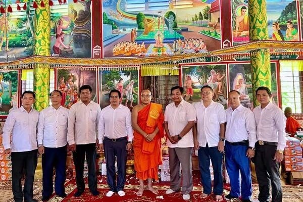 នាព្រឹកថ្ងៃសៅរ៍ ២រោច ខែអាសាឍ ឆ្នាំម្សាញ់ ព.ស.២៥៦៩ ត្រូវនឹងថ្ងៃទី១២ ខែកក្កដា ឆ្នាំ២០២៥ ឯកឧត្តម សុខ ចាន់ភក្តី រដ្ឋលេខាធិការក្រសួងព័ត៌មាន និងជាប្រធានក្រុមការងាររាជរដ្ឋាភិបាល-ប្រធានក្រុមការងារគណបក្សចុះមូលដ្ឋានស្រុកចិត្របុរី និងសហការី ព្រមទាំងក្រុមការងារ បានអញ្ជើញអមដំណើរ ឯកឧត្តម ស ចំរុង តំណាងរាស្រ្តមណ្ឌលក្រចេះ និងជាអនុប្រធានទី១ ក្រុមការងាររាជរដ្ឋាភិបាល-ក្រុមការងារគណបក្សចុះមូលដ្ឋានខេត្តក្រចេះ ជាអធិបតីក្នុងពិធីប្រគេនទៀនចំណាំព្រះវស្សា ដល់ព្រះសង្ឃគង់ចាំព្រះវស្សាចំនួន ១២វត្ត ក្នុងឃុំកន្ទួត ឃុំដារ ឃុំថ្មអណ្តើក និងឃុំថ្មី នៅបរិវេណវត្តអាលមការាម(ហៅវត្តកន្ទួត) ភូមិកន្ទួត ឃុំកន្ទួត។